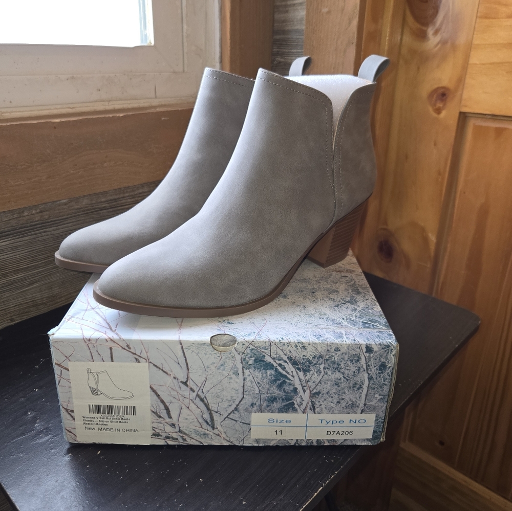 NIB V Cut Out  Ankle Bootie By ZBY  Size 11 Grey Western, Chunky